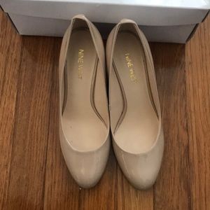 Nine West nude wedge in size 5